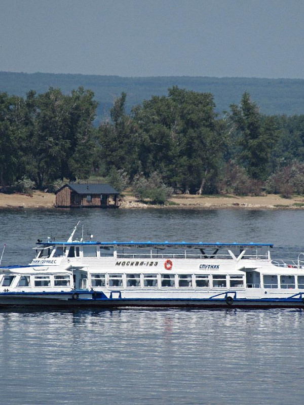 Речные прогулки